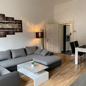 Near Yppenplatz & Brunnenmarkt Appartamento