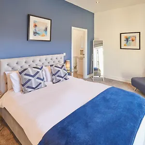 https://host-stay-west-cliff-retreat.yorkshirehotels.net